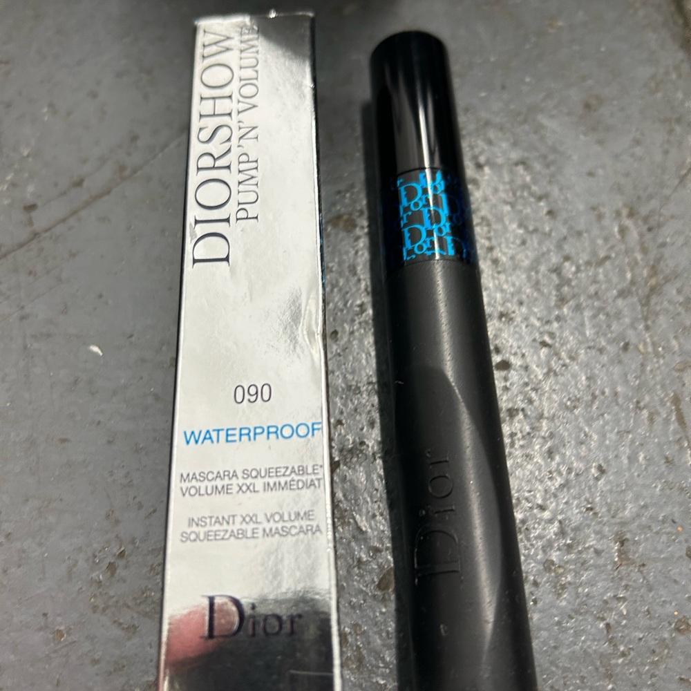 Dior waterproof mascara . Black . New